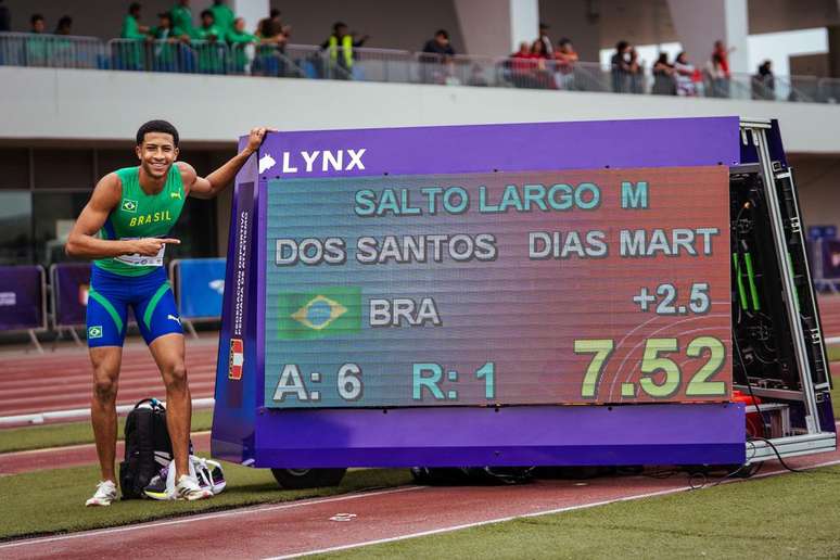 Salto em dist&acirc;ncia: ouro de Kayo (Foto: Sebastian Lasquera)