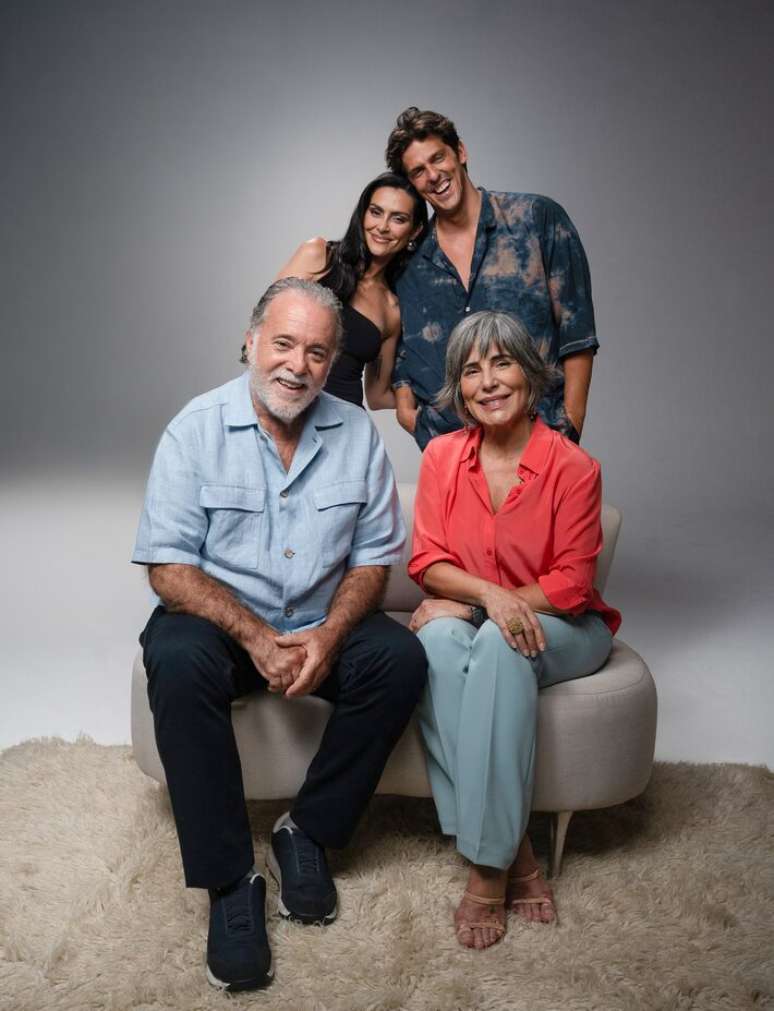 Cleo Pires e Rafael Infante comemoraram a estreia na franquia 'Se Eu Fosse Voc&ecirc;', protagonizada h&aacute; vinte anos por Tony Ramos e Gloria Pires