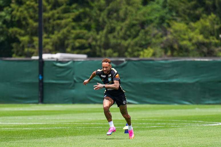 Neymar treinou sozinho, enquanto Brasil encarava o Haiti &ndash;