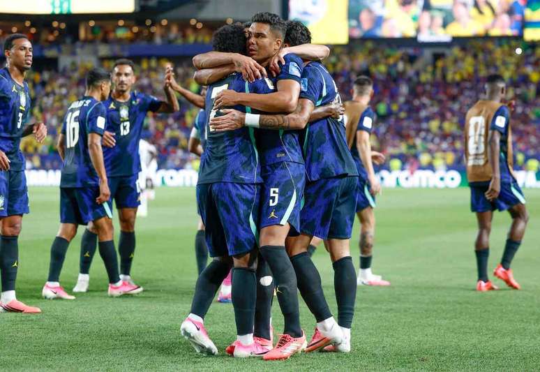Casemiro elogia atua&ccedil;&atilde;o do Brasil e v&ecirc; Copa do Mundo muito equilibrada &ndash;