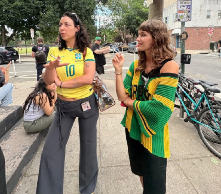 Chloe Barrena, enteada de Ancelotti, com look para torcer pelo Brasil 