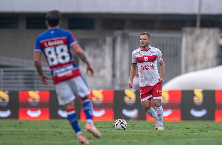 CRB sai na frente, mas cede empate ao Fortaleza no Rei Pel&eacute; &ndash;