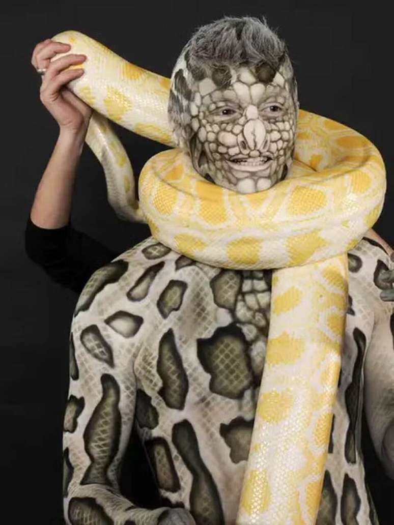 Meio-campista Toni Kroos posa como uma cobra &ndash;