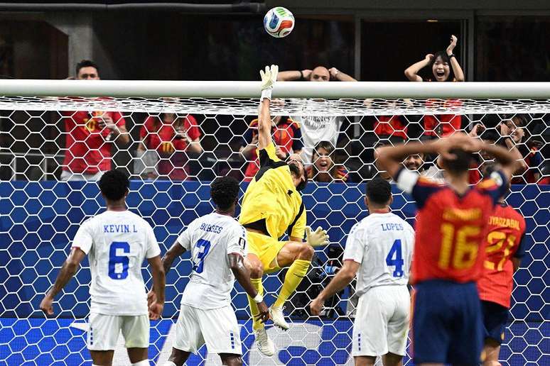 O goleiro de Cabo Verde fez defesas decisivas no jogo contra a Espanha