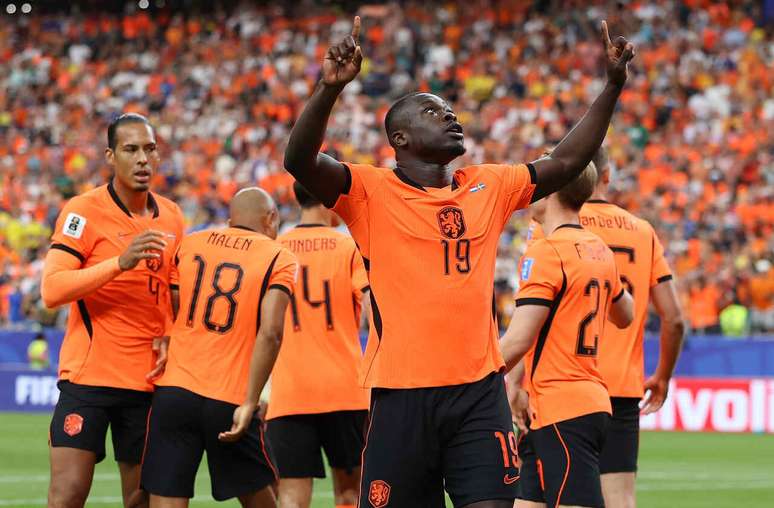 Brobbey vibra. Ele fez os dois primeiros gols no 5 a 1 da Holanda sobre a Su&eacute;cia.