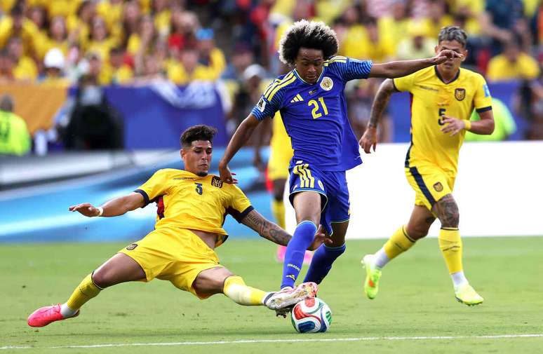 Equador para em goleiro de Cura&ccedil;ao e se complica na Copa do Mundo &ndash;