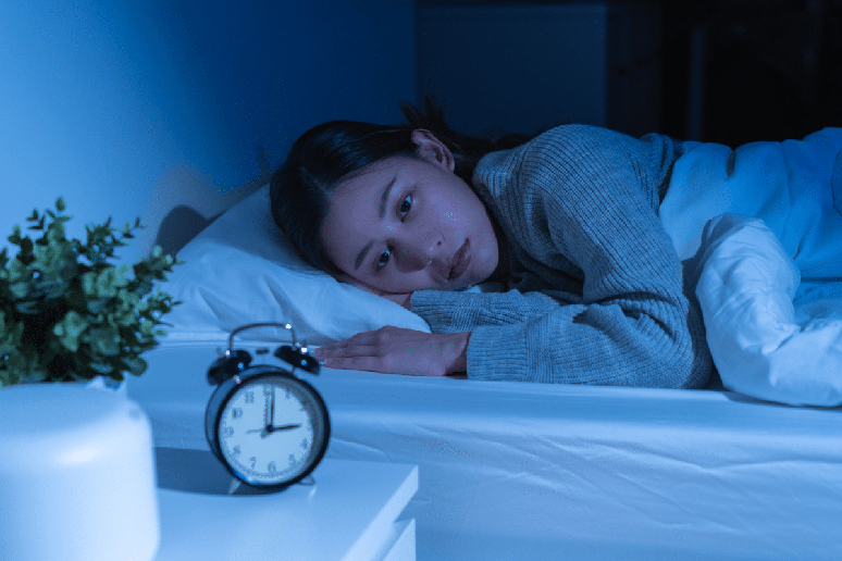 A dor na coluna interfere na qualidade do sono, o que pode intensificar a percep&ccedil;&atilde;o do desconforto e afetar o bem-estar f&iacute;sico e emocional ao longo do dia 