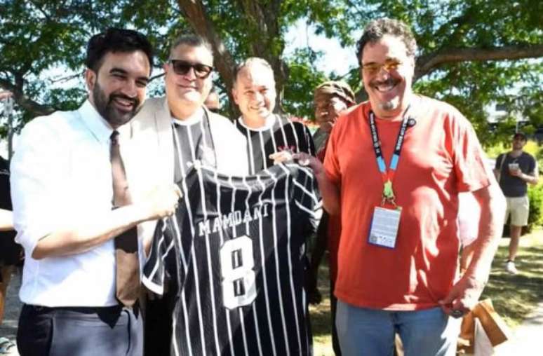 S&oacute;crates e Casagrande nos tempos em que defendiam as cores do Corinthians &ndash;