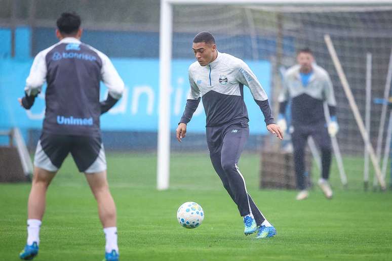 Carlos Vin&iacute;cius, a esperan&ccedil;a de gols do Gr&ecirc;mio &ndash;