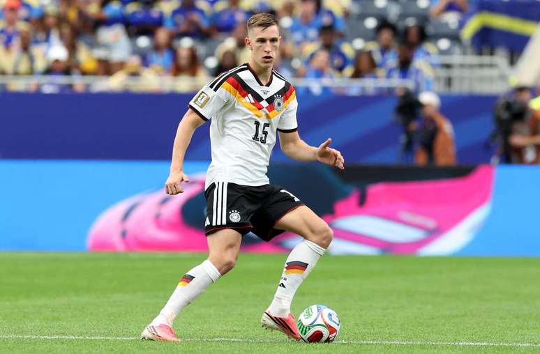 Nico Schlotterbeck em a&ccedil;&atilde;o pela sele&ccedil;&atilde;o alem&atilde; &ndash;
