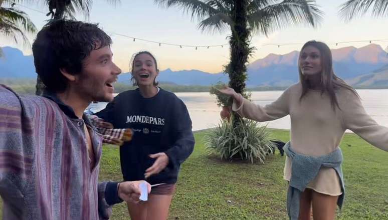 Jo&atilde;o Lucas, Bruna Marquezine e Sasha 