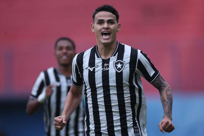 Destaque na base do Botafogo, Lucas Emanuel pode viajar para intertemporada &ndash;