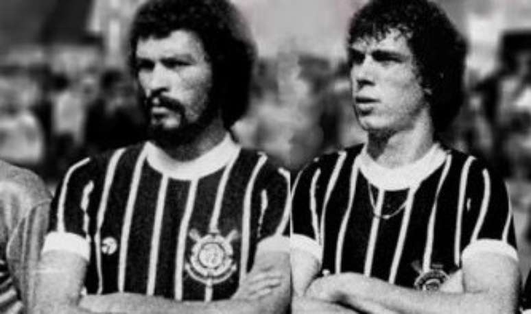 S&oacute;crates e Casagrande nos tempos em que defendiam as cores do Corinthians &ndash;
