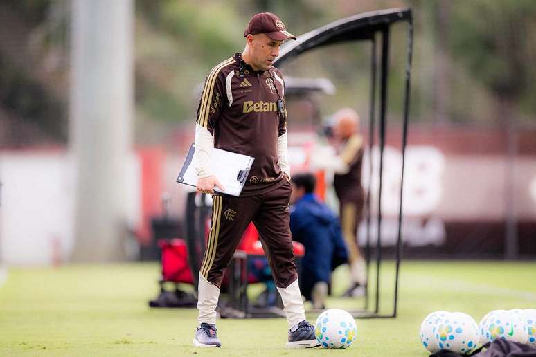 Leonardo Jardim ter&aacute; a chance de testar o Flamengo em amistosos em Portugal &ndash;