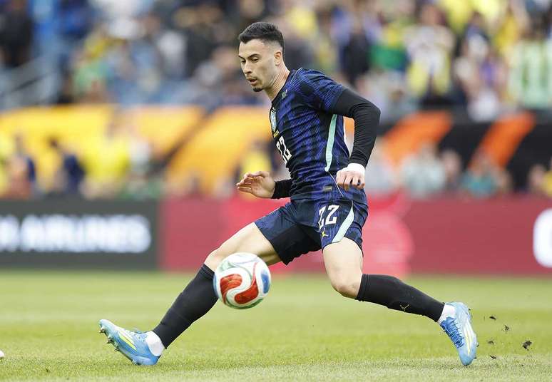 Gabriel Martinelli pode ser surpresa no Brasil ap&oacute;s les&atilde;o de Raphinha &ndash;
