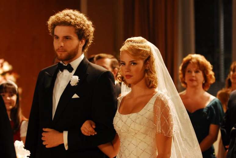 Marcos ( Thiago Fragoso ) e S&ocirc;nia ( Paolla Oliveira ) em cena de 'O Profeta'