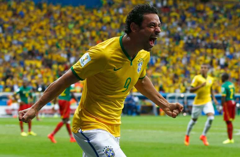 Fred marcou na vit&oacute;ria do Brasil sobre Camar&otilde;es na Copa de 2014 &ndash;