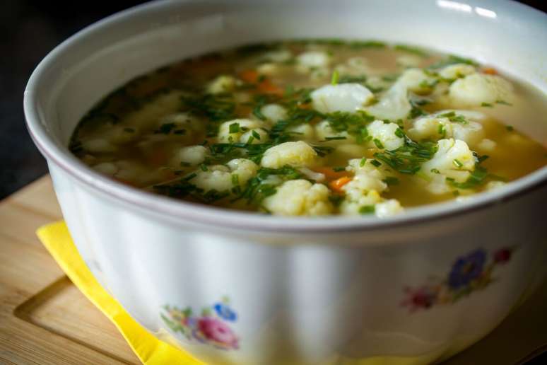 Sopa detox de couve-flor 