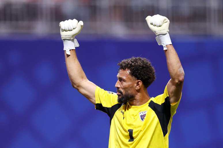 Vozinha est&aacute; com tudo nesta Copa e at&eacute; os rivais reconhecem seu carisma &ndash;