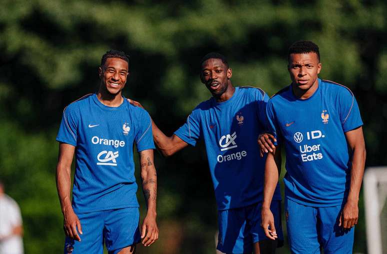 Franceses descontra&iacute;dos durante treino para duelo contra o Iraque &ndash;