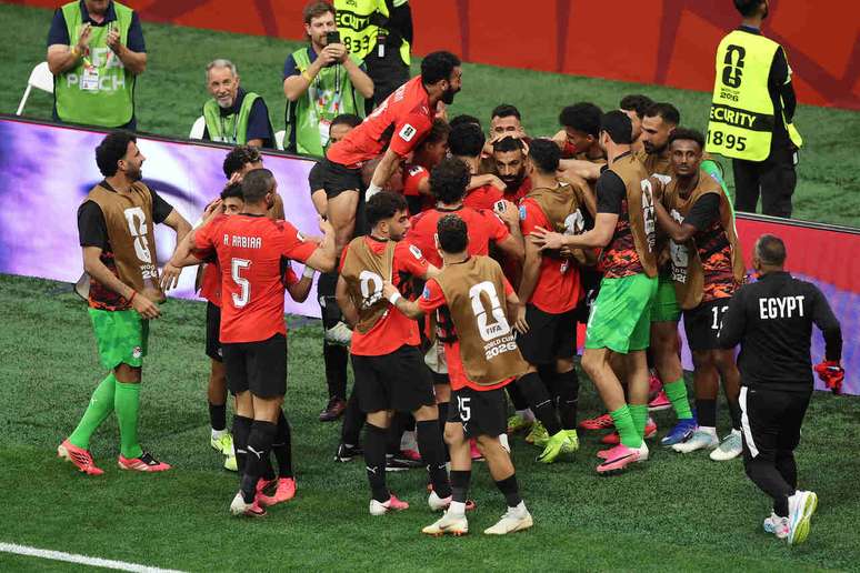 Fara&oacute;s venceram a primeira partida em Mundiais &ndash;