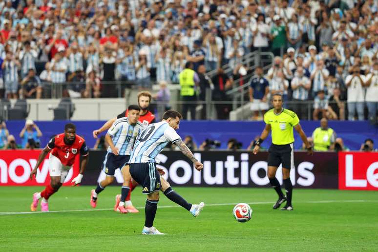 Messi desperdi&ccedil;ou p&ecirc;nalti diante da &Aacute;ustria &ndash;