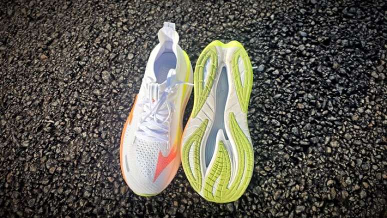Mizuno Neo Vista 3