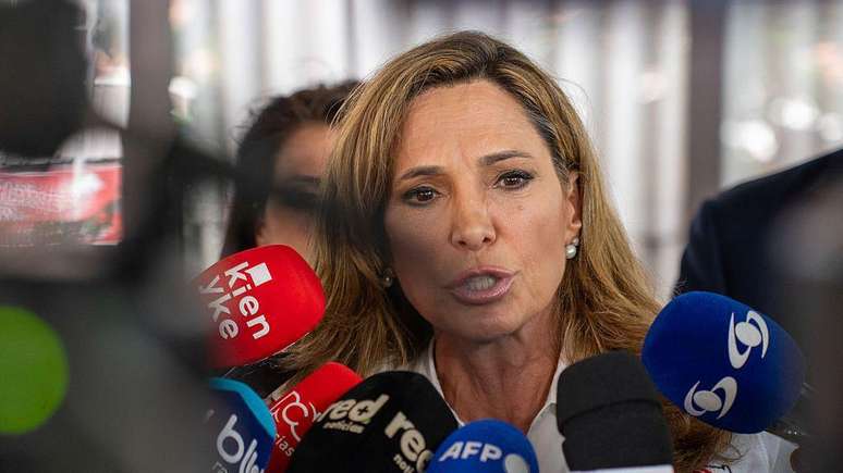 A congressista americana Mar&iacute;a Elvira Salazar, do Partido Republicano, foi &agrave; Col&ocirc;mbia para apoiar De la Espriella em sua vit&oacute;ria eleitoral