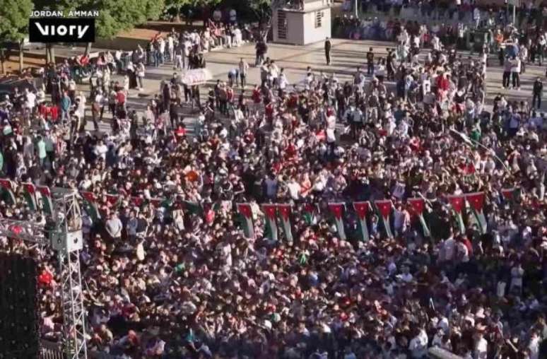 Reprodu&ccedil;&atilde;o de v&iacute;deo - Legenda: Tumulto ocorreu na Pra&ccedil;a Hashemite, no centro de Am&atilde;, capital da Jord&acirc;nia