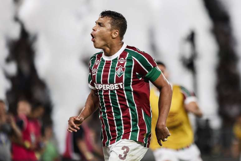 Thiago Silva assinou contrato at&eacute; o fim de 2026 &ndash;