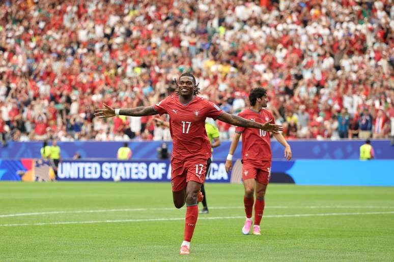 Rafael Le&atilde;o comemorando o quinto gol portugu&ecirc;s 