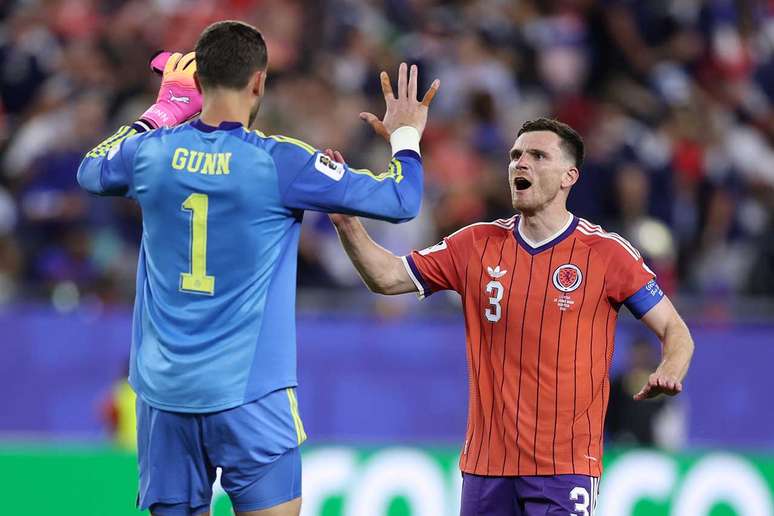 Robertson prev&ecirc; Esc&oacute;cia mais ofensiva contra o Brasil e elogia Alisson &ndash;