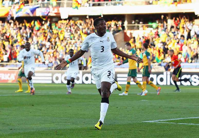 Gyan comemora gol por Gana sobre a Austr&aacute;lia, em 2010 &ndash;