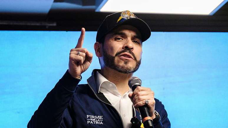 De la Espriella tamb&eacute;m comercializou seus produtos vinculados ao seu apelido "O Tigre" e ao seu slogan "Firme pela P&aacute;tria", que ele usou na campanha