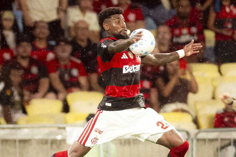Emerson Royal defende o Flamengo desde 2025 &ndash;