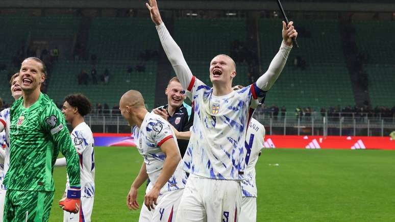 O bom momento em campo, liderado por nomes como Erling Haaland e Martin &Oslash;degaard, fortaleceu o v&iacute;nculo entre jogadores e arquibancada &ndash; depositphotos.com / m.iacobucci.tiscali.it