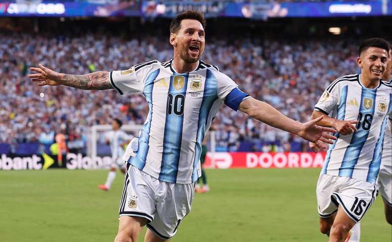 Messi foi brilhante contra a Arg&eacute;lia, na estreia desta Copa &ndash;