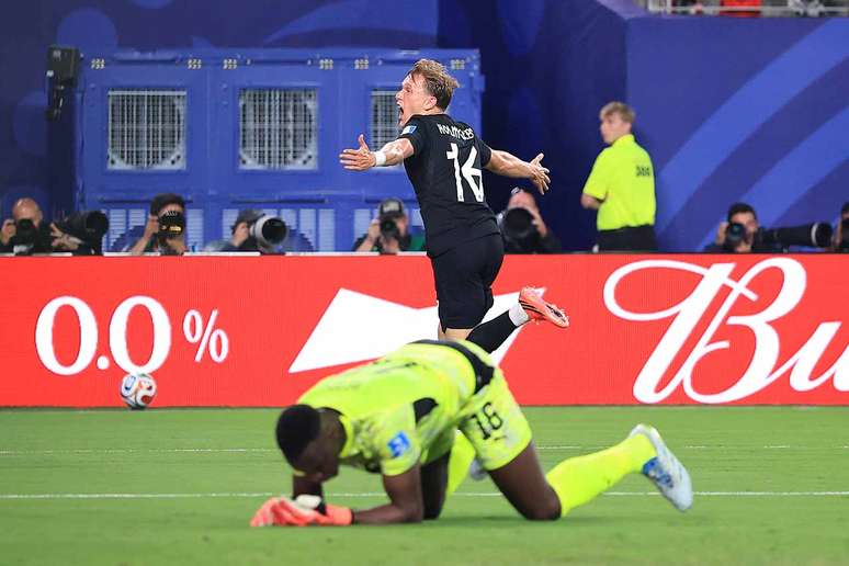 Pedersen abriu o placar para a Noruega ap&oacute;s um primeiro tempo muito equilibrado contra Senegal &ndash;