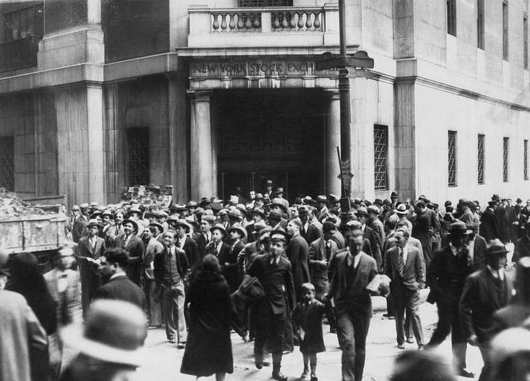 'As pessoas vieram a Wall Street para tentar descobrir pessoalmente o que tinha acontecido com o seu dinheiro', explica Andrew Ross Sorkin.