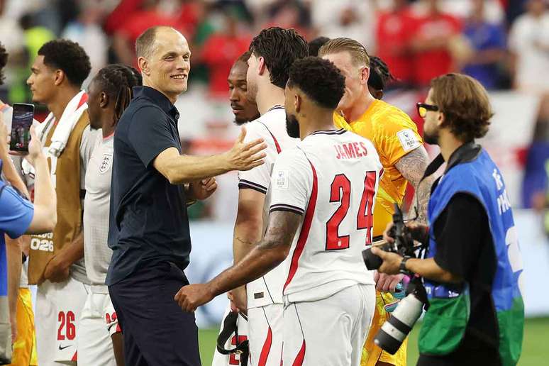 Reece James (n&uacute;mero 24) pode ser desfalque para Tuchel (esq.) &ndash;