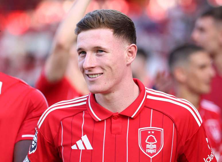 Elliot Anderson chegou ao Nottingham Forest h&aacute; duas temporadas &ndash;