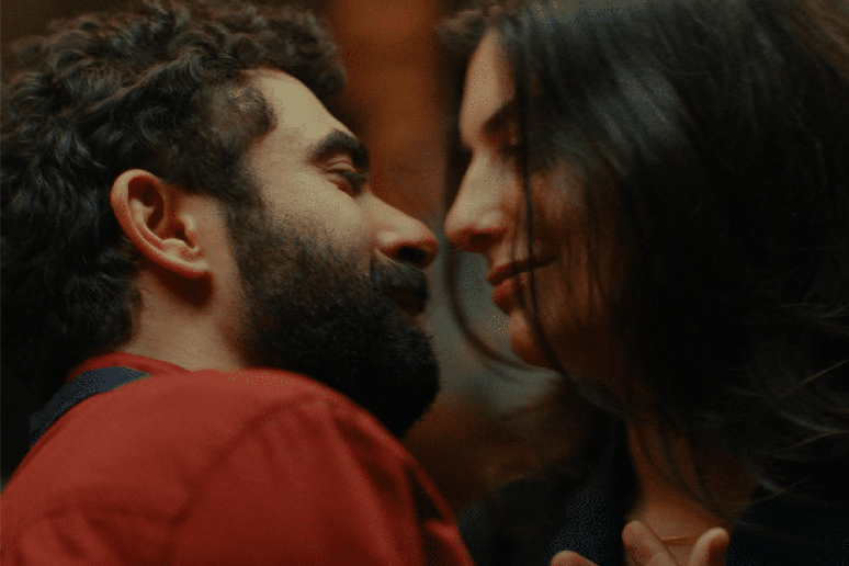 &ldquo;Um Triste e Belo Mundo&rdquo; acompanha tr&ecirc;s d&eacute;cadas de uma hist&oacute;ria de amor marcada por desilus&atilde;o e esperan&ccedil;a em meio &agrave;s trag&eacute;dias do L&iacute;bano 