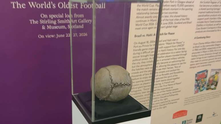 A bola ficar&aacute; em exposi&ccedil;&atilde;o no Museu Coral Gables, na Fl&oacute;rida, at&eacute; s&aacute;bado