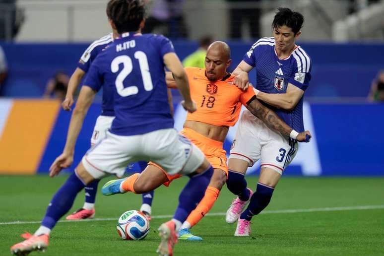 Jap&atilde;o se classifica com bola rolando contra a Su&eacute;cia &ndash;