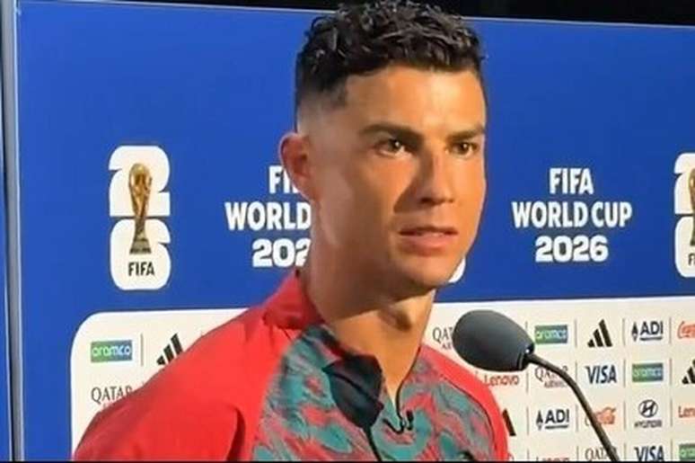 CR7 desencantou e tenta levar Portugal longe. A classifica&ccedil;&atilde;o est&aacute; nas m&atilde;os lusitanas, mas o craque se mostrou irritado com perguntas sobre Messi.