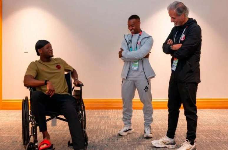 Divulga&ccedil;&atilde;o / QFA - Legenda: Madibo visitou Kon&eacute; em Vancouver para prestar solidariedade ao jogador canadense