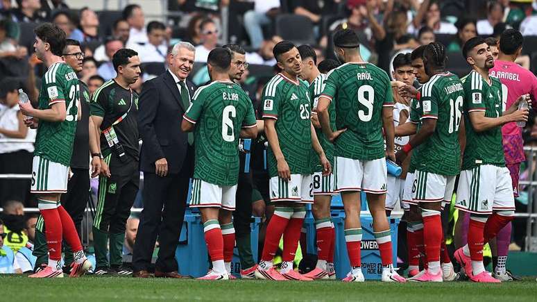 A Fox Sports perdeu o rein&iacute;cio do jogo ap&oacute;s a segunda pausa para hidrata&ccedil;&atilde;o na partida de abertura entre M&eacute;xico e &Aacute;frica do Sul porque seus an&uacute;ncios ultrapassaram o tempo