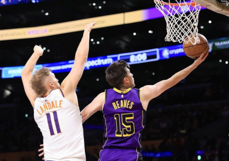Austin Reaves (#15) pelos Lakers (