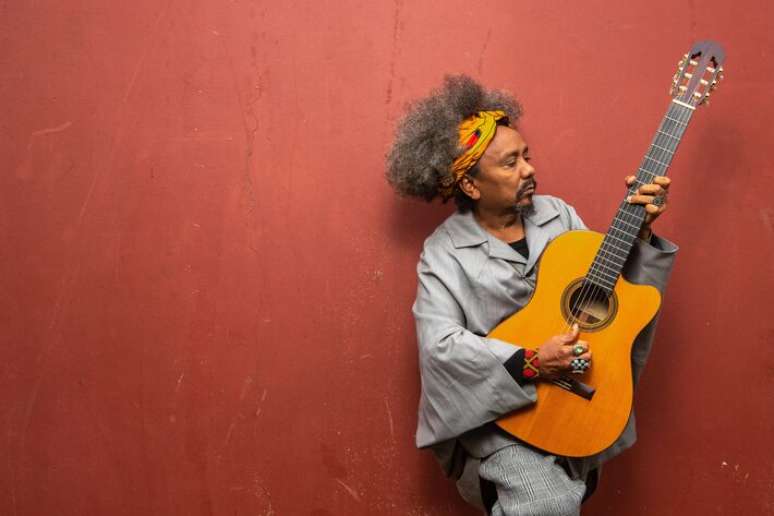 Chico toca um de seus primeiros &aacute;lbuns em tr&ecirc;s apresenta&ccedil;&otilde;es