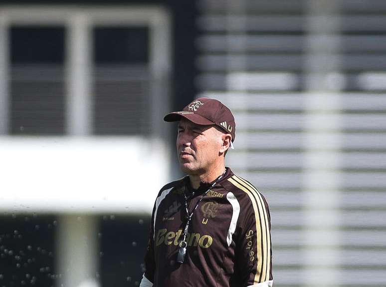 Leonardo Jardim vai aproveitar per&iacute;odo de treinos no Flamengo para observar os jovens &ndash;